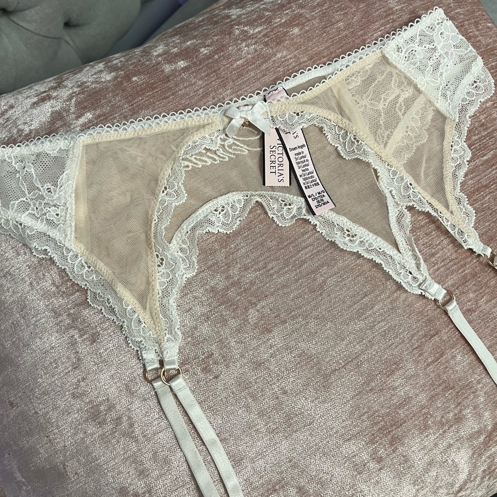 VICTORIA’S SECRET BRIDAL GARTER BELT